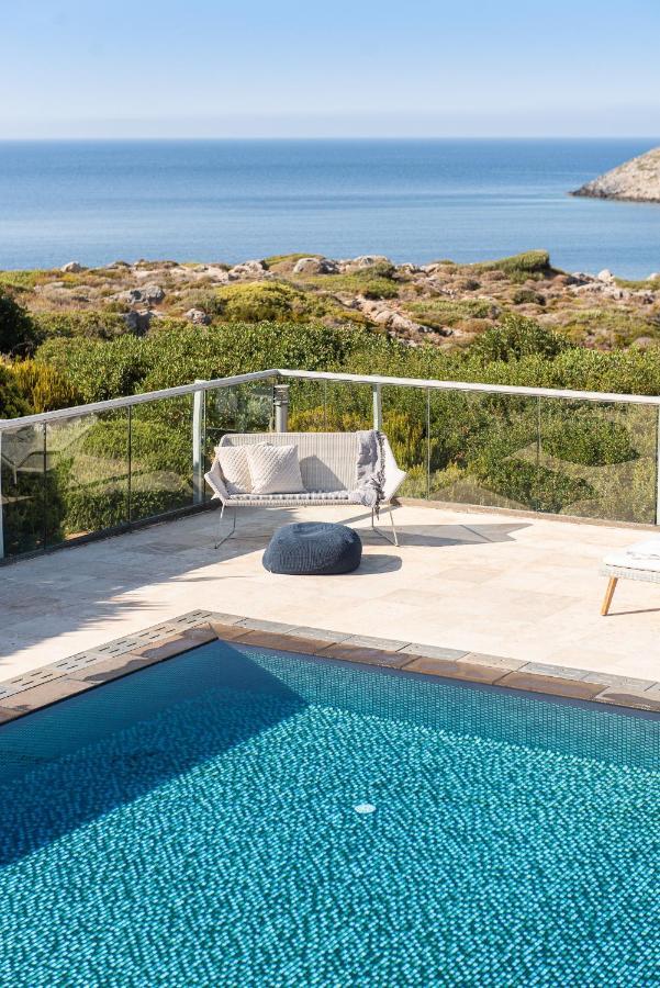 Magnifique Villa Avec Piscine Au Bord De Mer Chorafakia Екстериор снимка
