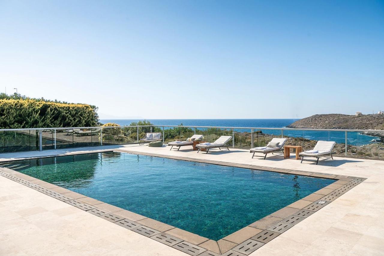 Magnifique Villa Avec Piscine Au Bord De Mer Chorafakia Екстериор снимка