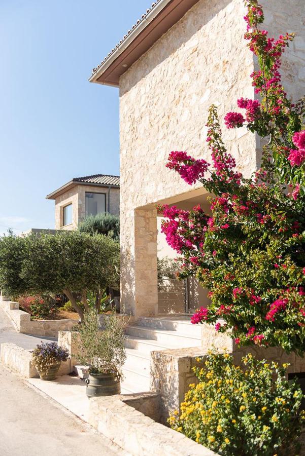 Magnifique Villa Avec Piscine Au Bord De Mer Chorafakia Екстериор снимка