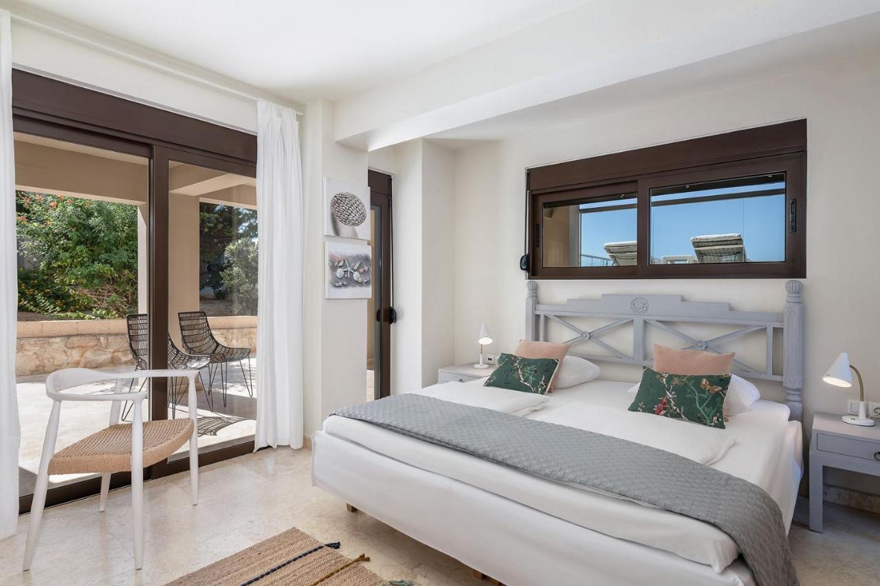 Magnifique Villa Avec Piscine Au Bord De Mer Chorafakia Екстериор снимка