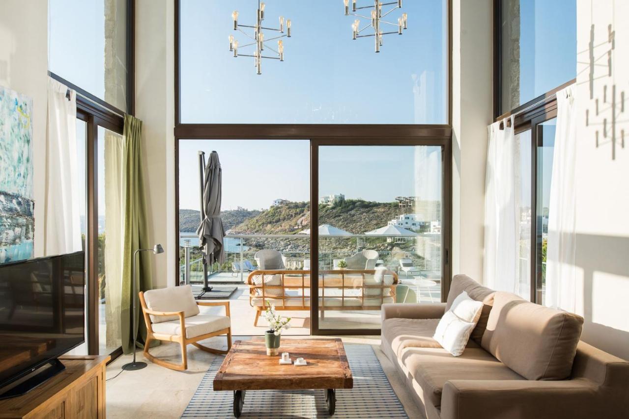 Magnifique Villa Avec Piscine Au Bord De Mer Chorafakia Екстериор снимка