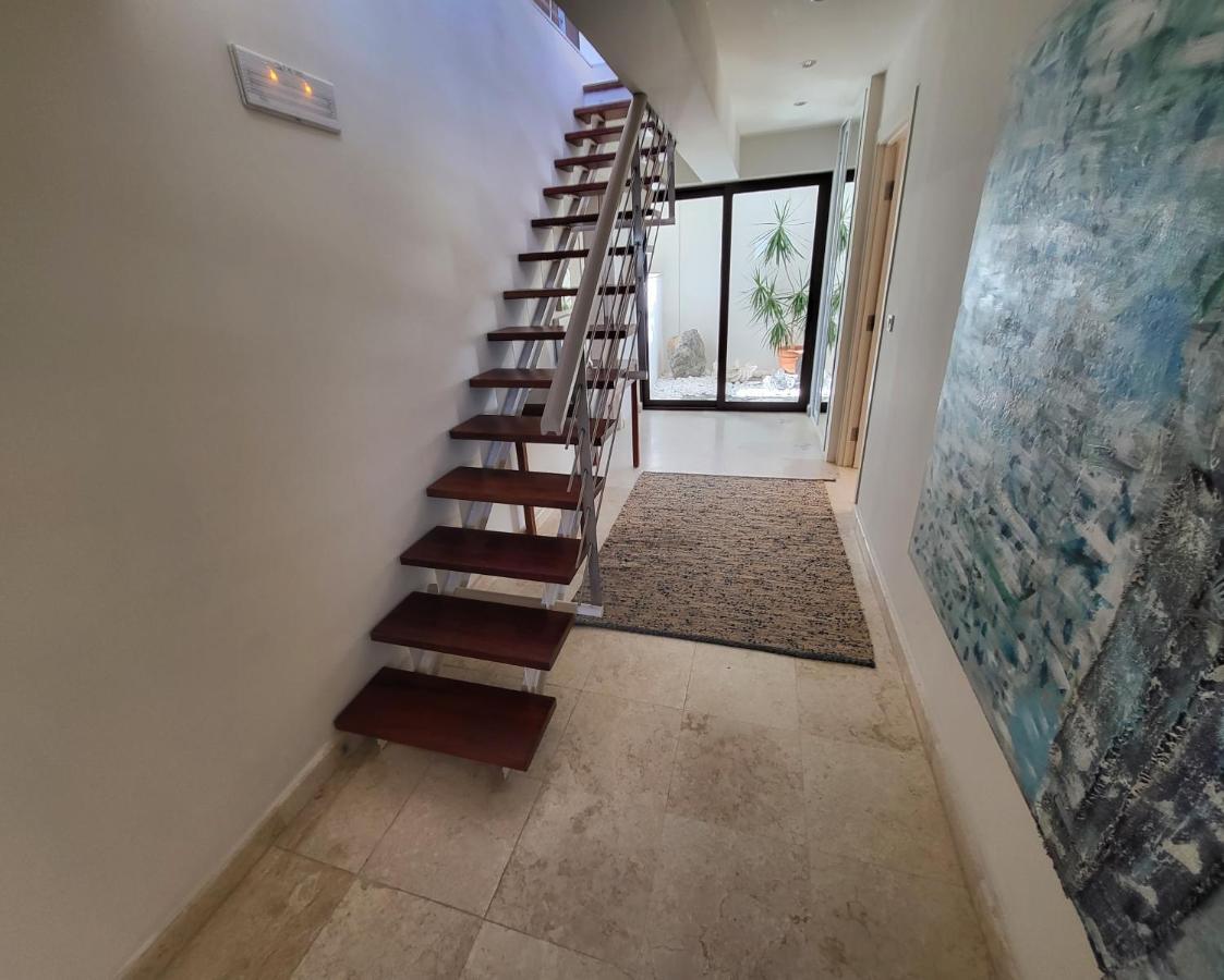 Magnifique Villa Avec Piscine Au Bord De Mer Chorafakia Екстериор снимка