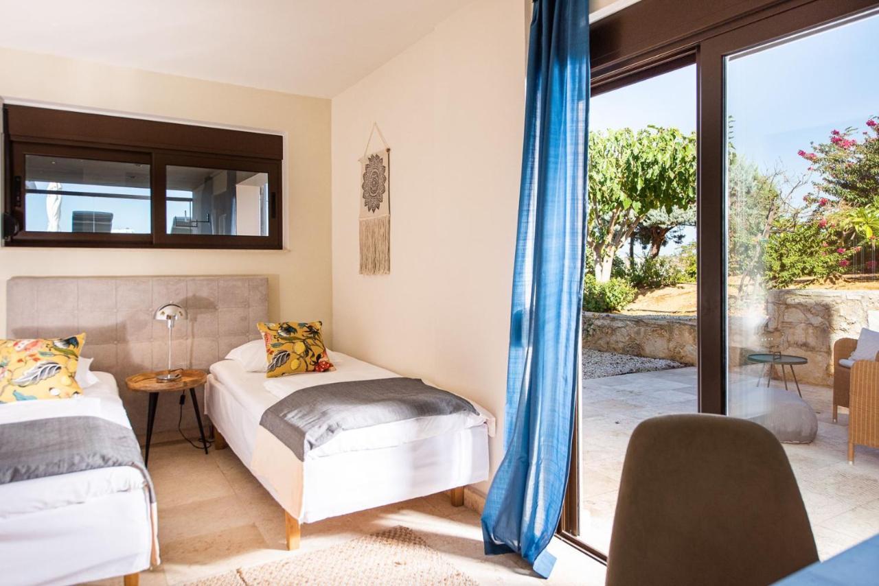 Magnifique Villa Avec Piscine Au Bord De Mer Chorafakia Екстериор снимка