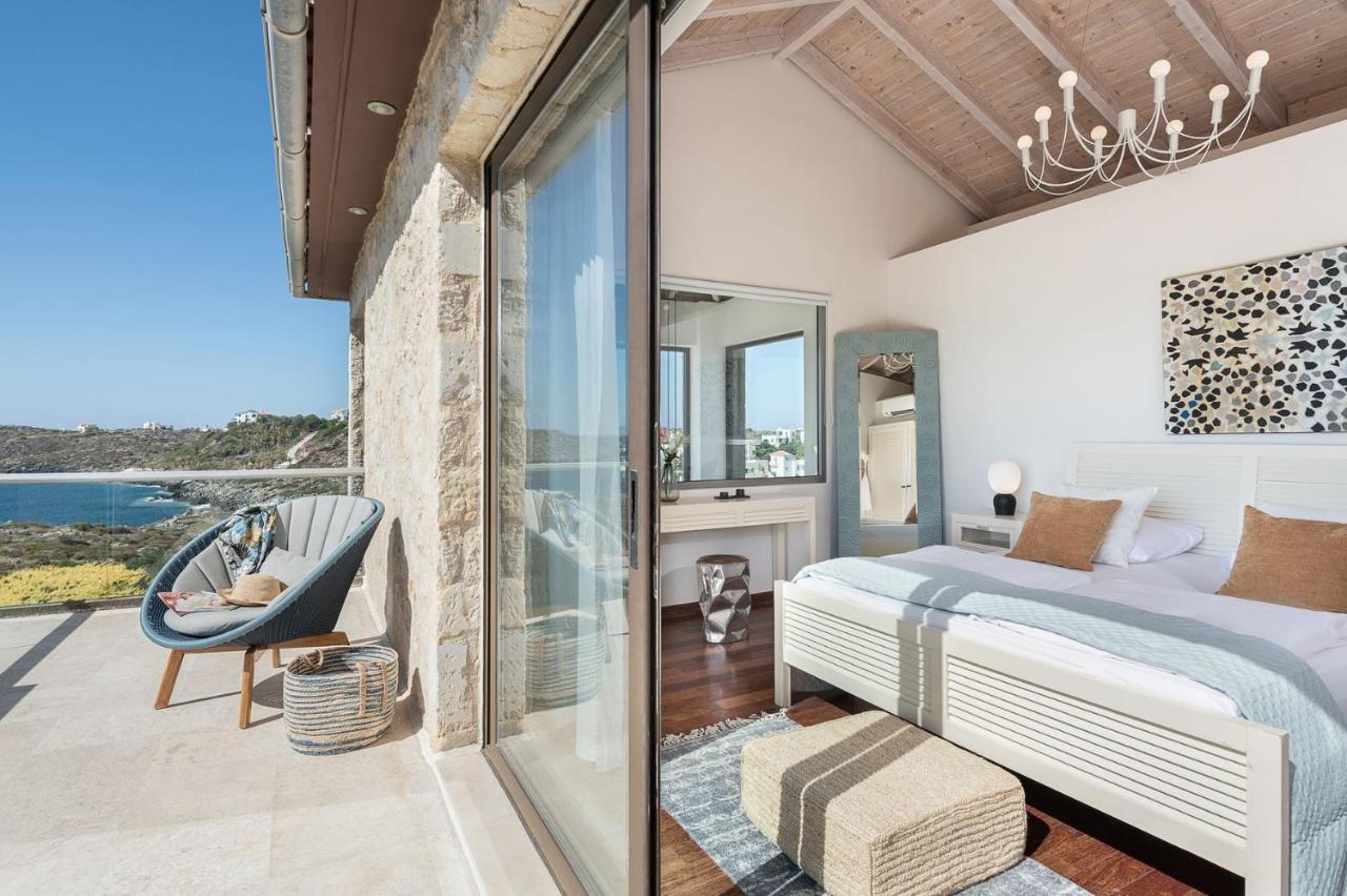 Magnifique Villa Avec Piscine Au Bord De Mer Chorafakia Екстериор снимка